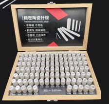 Calibro ad ago in ceramica