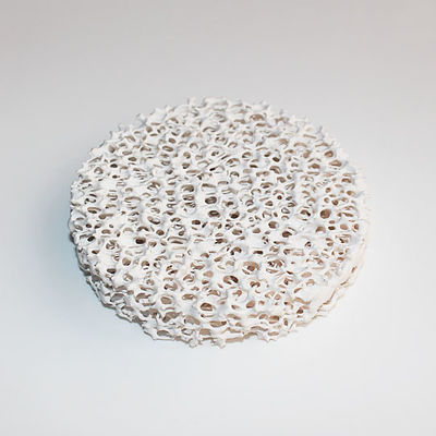 Porosità ceramica del filtro 80-90% dalla schiuma dell'allumina quadrata rotonda della fonderia