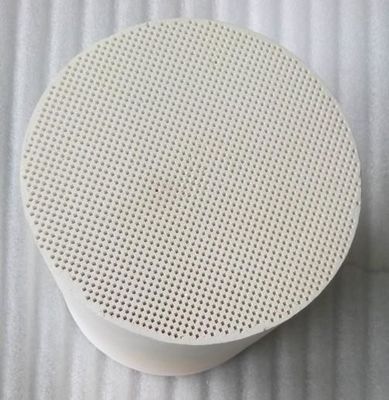 Trasportatori di catalizzatori ceramici del favo bianco 51% SiO2 per purificazione della benzina